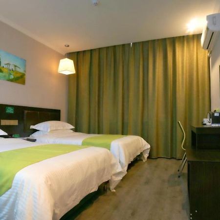Greentree Wulumuqi Airport Hotel Urumczi Zewnętrze zdjęcie