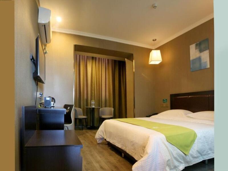 Greentree Wulumuqi Airport Hotel Urumczi Zewnętrze zdjęcie
