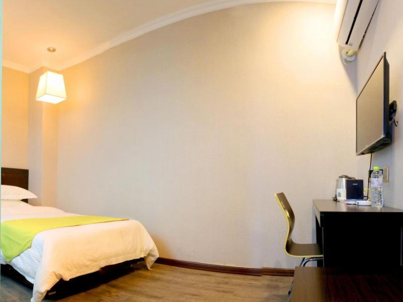 Greentree Wulumuqi Airport Hotel Urumczi Zewnętrze zdjęcie