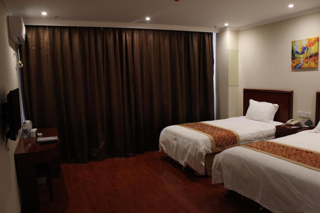 Greentree Wulumuqi Airport Hotel Urumczi Zewnętrze zdjęcie