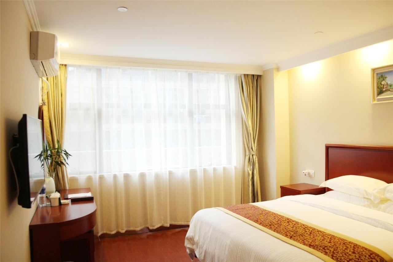 Greentree Wulumuqi Airport Hotel Urumczi Zewnętrze zdjęcie